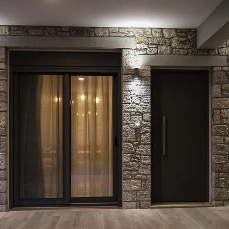 شقة Kotrona كالافريتا